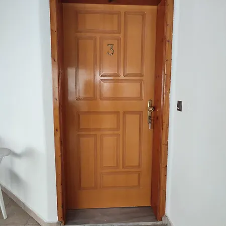 Center 3 Apartment *