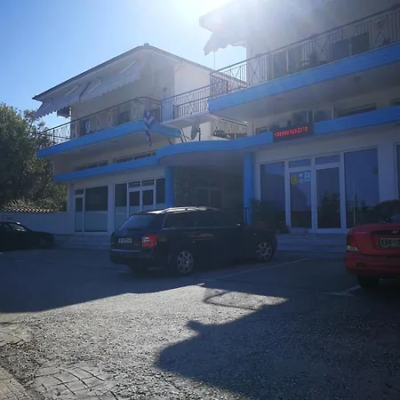 Center 3 * Palaiontsiflikion